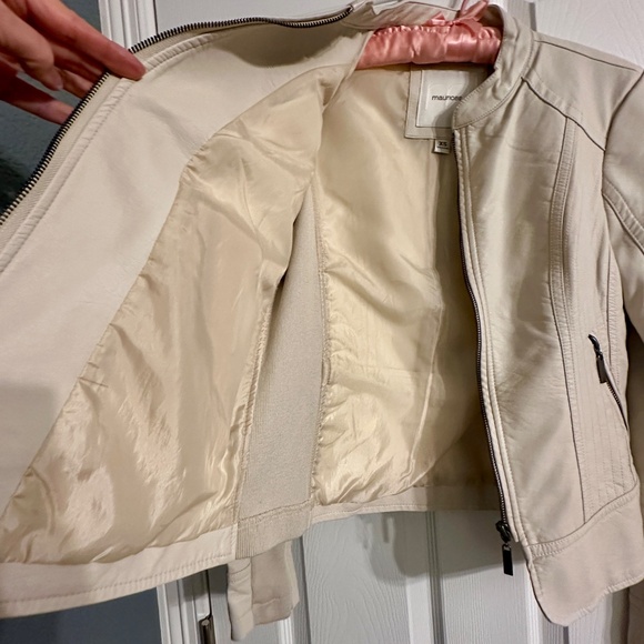 Maurices Cream Faux Leather Moto Jacket – Stretch Panels, Zip Pockets (XS) - Picture 4 of 6
